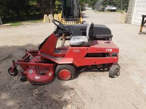 lot 60 image: Torro proline 118- ran when parked, has not be used in many years - comes with bagger