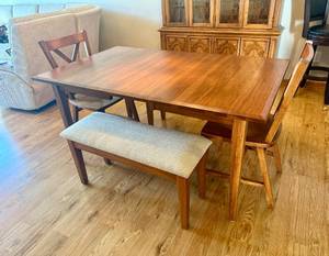 lot 31 image: Rustic Hickory Eagle Mountain Handmade Dining Room Table wleaves