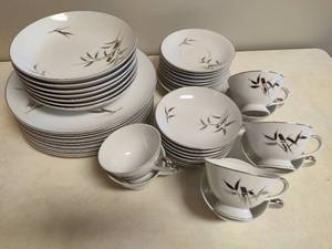 lot 3 image: Bali Hai No. 5490 Celebrity Fine China