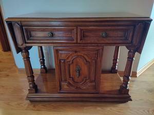 lot 38 image: Thomasville Wood Side Board w Dropdown Sides