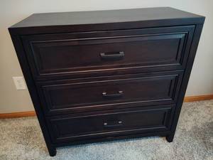 lot 39 image: Three-Drawer Dresser