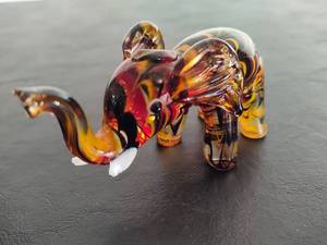 lot 10 image: LENOX Glass Art Elephant