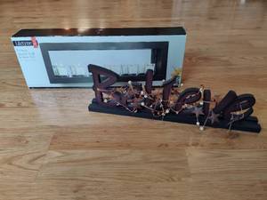 lot 86 image: Mirrored Candle Wall Display & Believe Sign