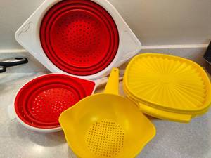 lot 49 image: Tupperware Storage, Colander & Chefn Expandable Colanders
