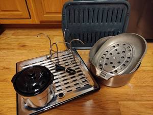 lot 62 image: Lot of Roasters, Tiny Crockpot & Ham Holster