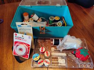lot 124 image: Sewing Kit