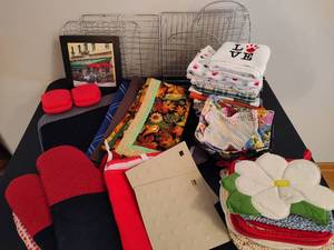 lot 58 image: Large Lot of Asst Hot Pads, Trivets & Kitchen Towels