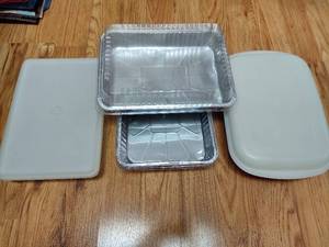 lot 61 image: Aluminum & Rubbermaid Style Covered Containers
