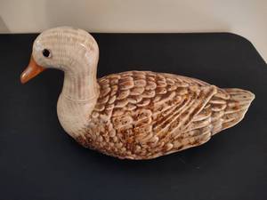 lot 79 image: Ceramic Duck Decor