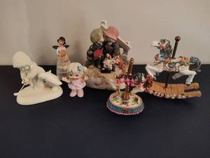 lot 75 image: Collectible Figurines