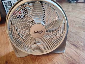 lot 126 image: Lasko Large Cyclone Fan