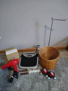 lot 98 image: Bathroom Essentials
