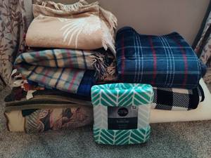 lot 135 image: Lot of Blankets