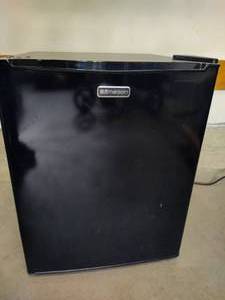 lot 156 image: Emerson Dorm Fridge