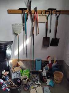 lot 160 image: Lot of Misc Gardening Tools