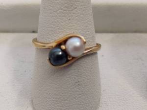 lot 113 image: 14K Gold & Pearl Ring