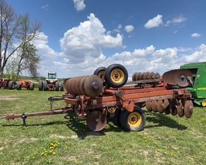lot 16 image: Kewanne 18 Foot Disc