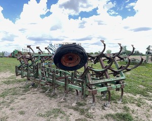 lot 25 image: John Deere 14ft 3pt Field Cultivator