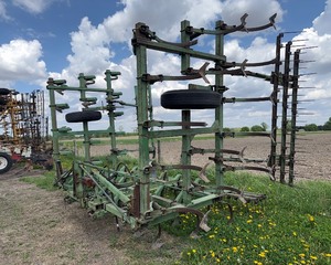 lot 26 image: John Deere 1100 24ft 3point Field cultivator