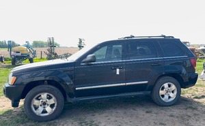lot 3 image: 2007 Jeep Grand Cherokee SUV