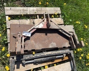 lot 61 image: Skid steer to 3 point Conversion Plate