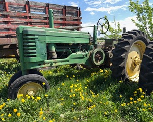 lot 30 image: John Deere B Tractor  Parts or Repair