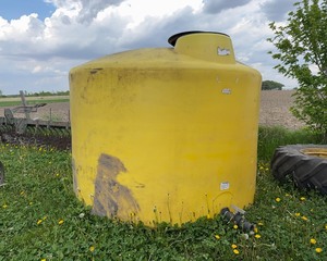 lot 88 image: 1500 Gallon Yellow Poly Tank, holds water, has some fluff on bottom