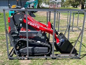 lot 3207 image: AGT Mini Skid Steer Loader (YSRT14)