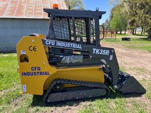 lot 2039 image: AGT Mini Skid LoaderCrawler (TK35R)