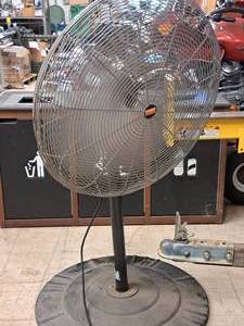 lot 18 image: Dayton 30 12-HP Pedestal Fan 4M197