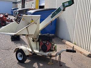 lot 14 image: Wood Pro Briggs & Stratton Commercial 18hp Gasoline-Powered Wood Chipper 20D180 (WhiteGreen)