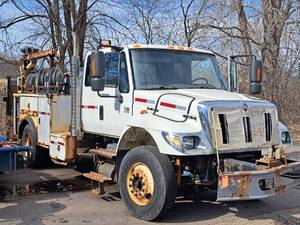 lot 5A image: 2007 International Utility Truck 7300 SBA 4x2 DT466