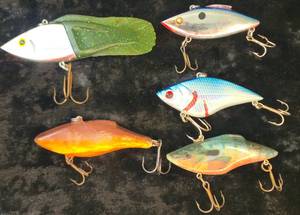 lot 32 image: Lot of various Rattletrap type baits