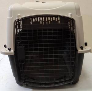 lot 53 image: Dog Kennel