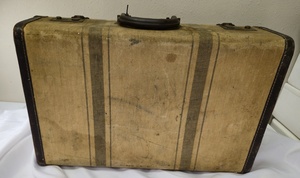 lot 59 image: Vintage  Mustard Aero Pak Suitcase MCM Satin Lining, Hard Case