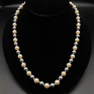 lot 58B image: Alternating White & Black Faux Pearl Single Strand Necklace VIDEO
