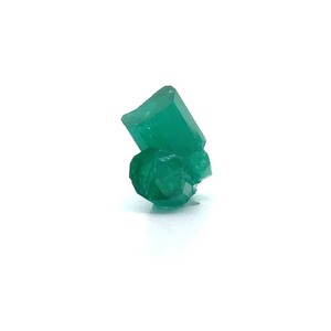 lot 70B image: 2.69 Carat Chatham Rough Emerald Crystal  May Birthstone  VIDEO 