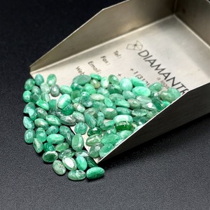 lot 73B image: 26.44 Carat Mixed Oval Emerald Lot  VIDEO 