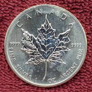 lot 122 image: 1 Troy Oz Silver Maple Leaf Milky Surface