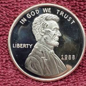 lot 131 image: 1 Troy Oz Silver Round 1988 Cent