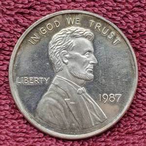 lot 132 image: 1 Troy Oz Silver Round 1987 Cent