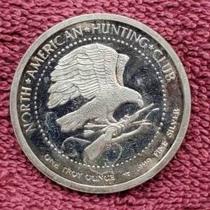lot 133 image: 1 Troy Oz Silver Round North American Hunter