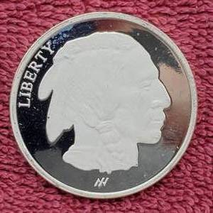 lot 143 image: 1 Troy Oz Silver Buffalo Round