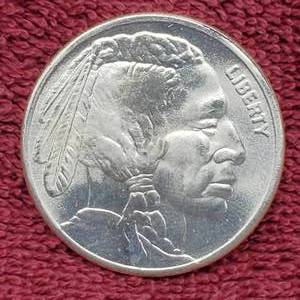 lot 164 image: 1 Troy Oz Silver Buffalo Round