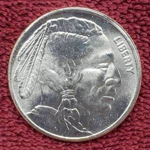 lot 165 image: 1 Troy Oz Silver Buffalo Round