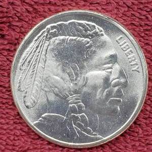 lot 173 image: 1 Troy Oz Silver Buffalo Round