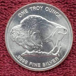 lot 191 image: 1 Troy Oz Silver Buffalo Round