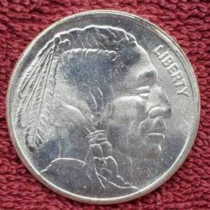 lot 220 image: 1 Troy Oz Silver Buffalo Round