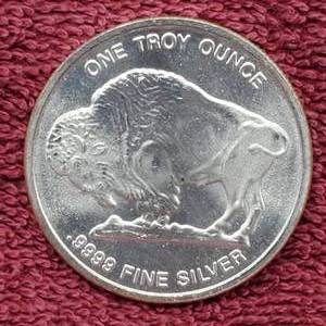lot 226 image: 1 Troy Oz Silver Buffalo Round