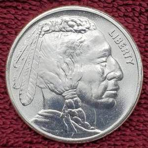 lot 231 image: 1 Troy Oz Silver Buffalo Round